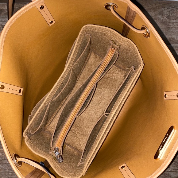 Michael Kors SET | Large Jet Set tote and matching wristlet - Picture 4 of 6